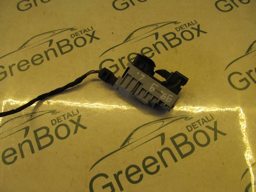 Замок капота