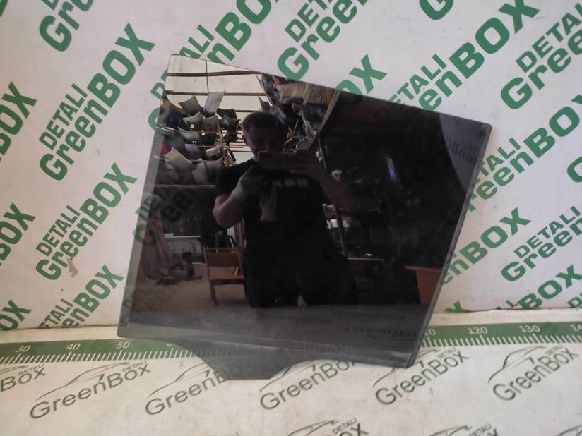 Стекло двери задней левой