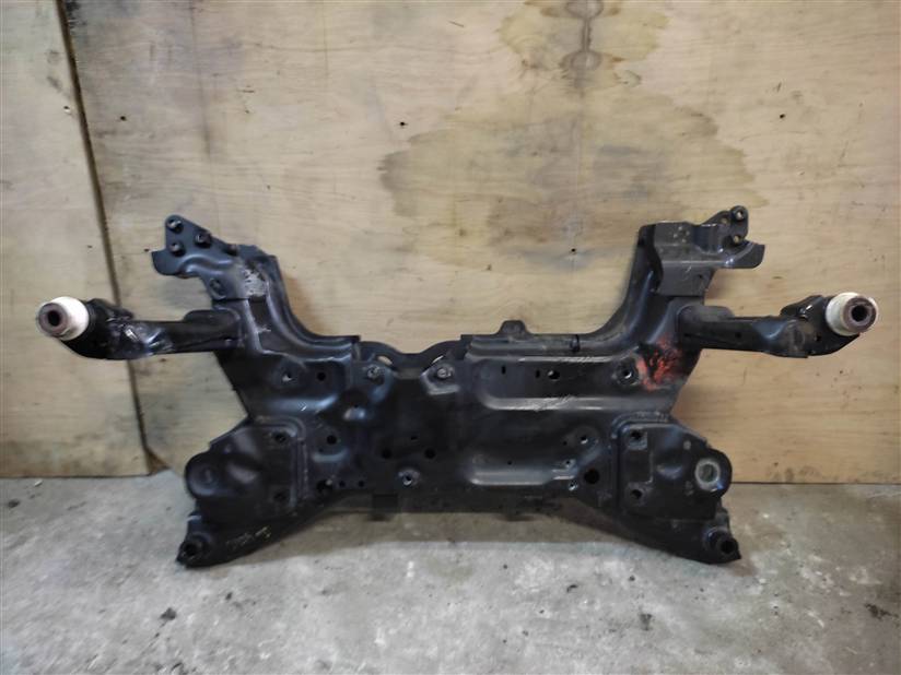 Балка подвески передняя (подрамник)