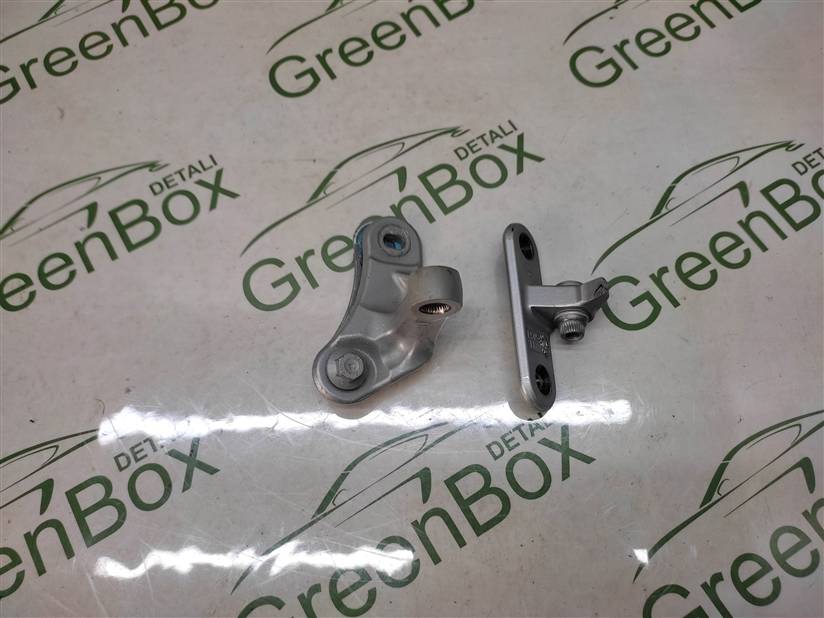 Петля двери передней левой верхняя