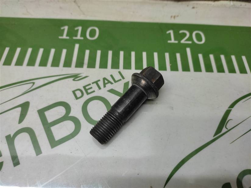Болт колесный