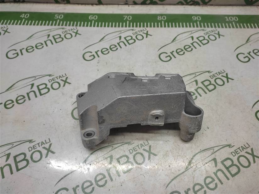 Кронштейн двигателя
